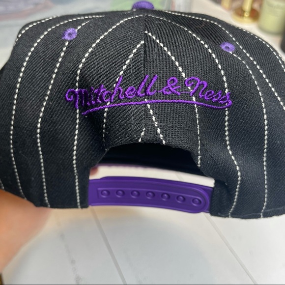Mitchell & Ness LA Lakers Patches Hardwood Classics Pinstripe Snapback Hat - Picture 6 of 10